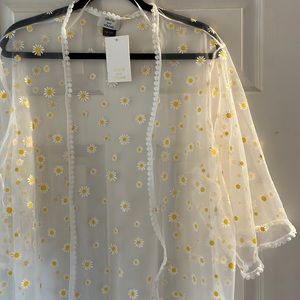 NWT Flower Scalloped Edge Kimono, OS